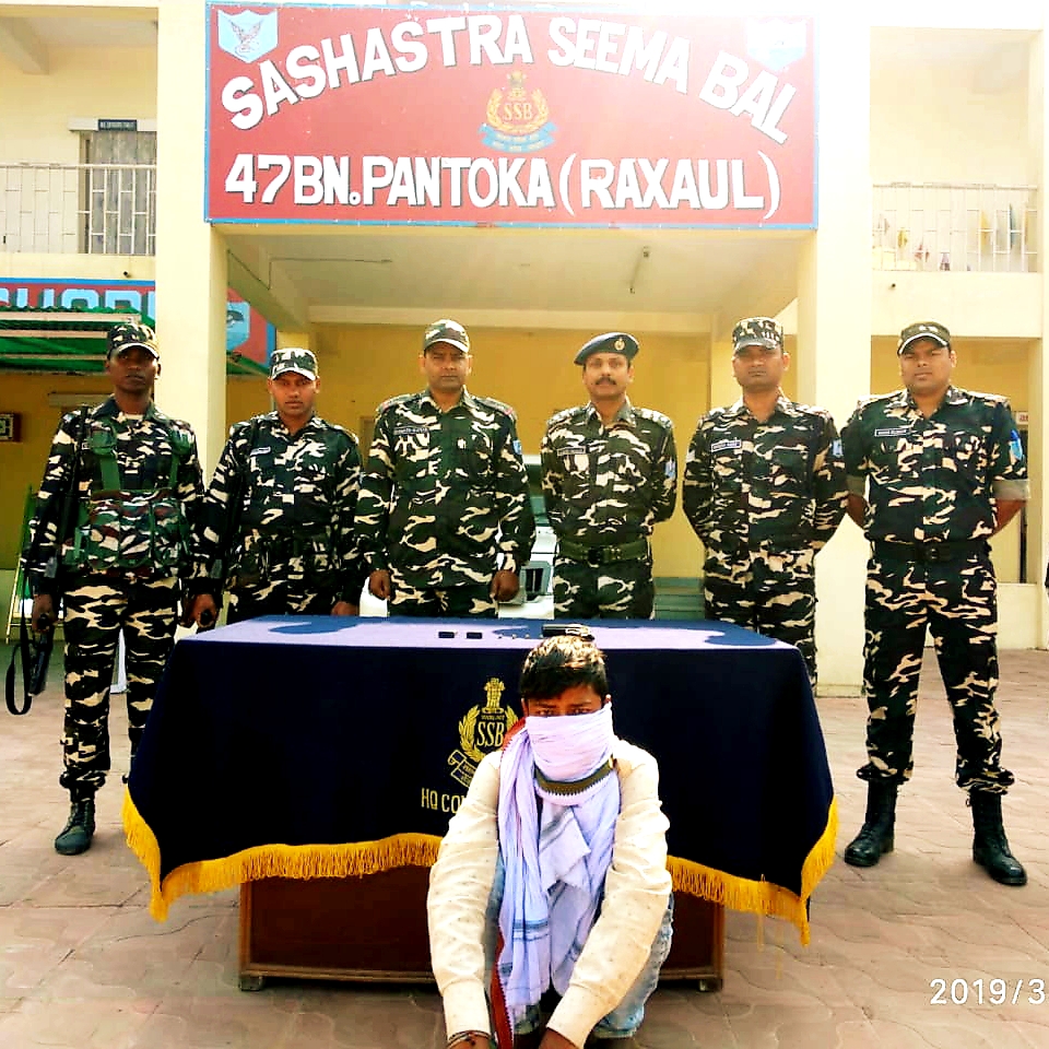 रक्सौल बॉर्डर पर एक विदेशी पिस्टल ,दो मैगजिन व चार कारतूस के साथ एक युवक गिरफ्तार