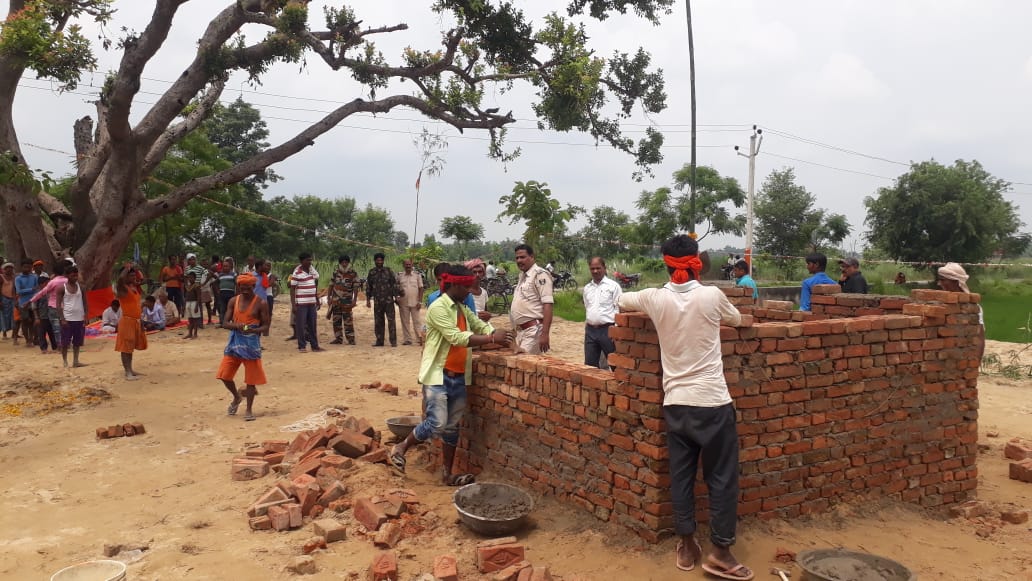 नगर परिषद की चयनित भूमि पर चलता रहा मंदिर निर्माण व भजन कीर्तन,प्रशासन रही मूकदर्शक!