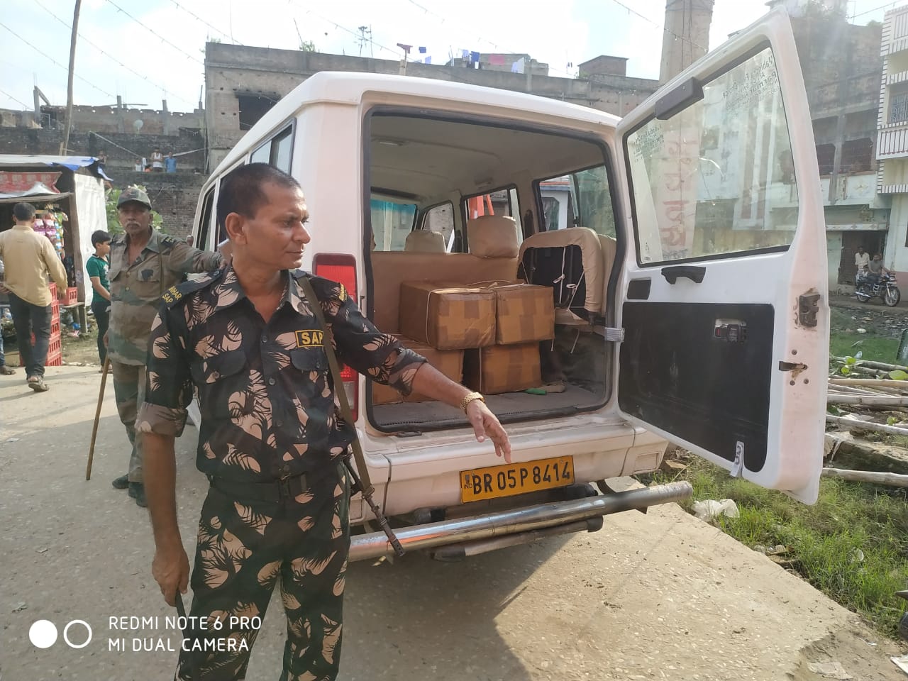 मोतिहारी उत्पाद विभाग टीम ने की रक्सौल में छापेमारी,50 कार्टून नशीली दवा बरामद!