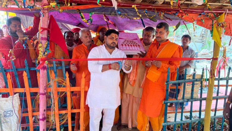 रक्सौल के लक्ष्मीपुर लक्षुमनवा में नौ दिवसीय हनुमान मंदिर प्राण प्रतिष्ठा महायज्ञ आयोजित!