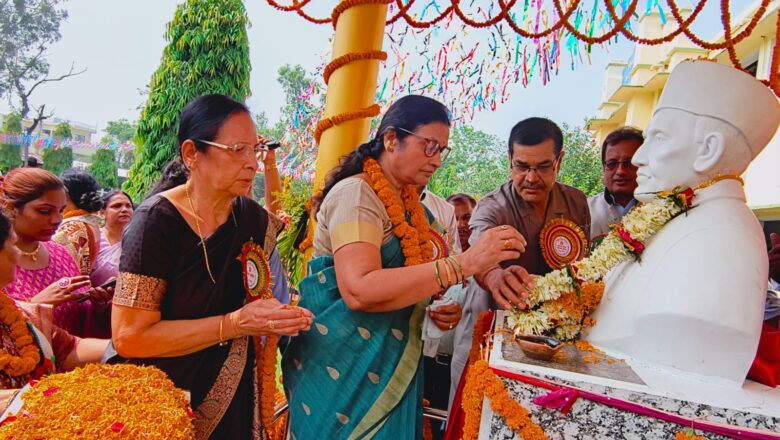 ठाकुर राम बहुमुखी कैंपस के संस्थापक स्व. महावीर प्रसाद जी एवं स्व. रघुबीरराम जी की प्रतिमा का अनावरण संपन्न