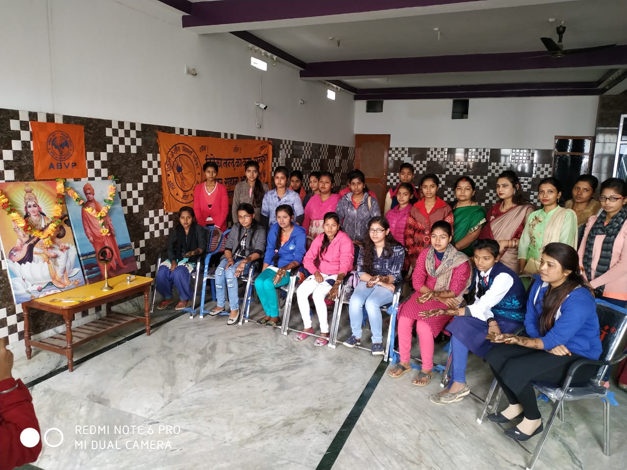 विवेकानन्द युवा सप्ताह के अवसर पर मेहँदी प्रतियोगिता का आयोजन,युवतियों ने लिया हिस्सा