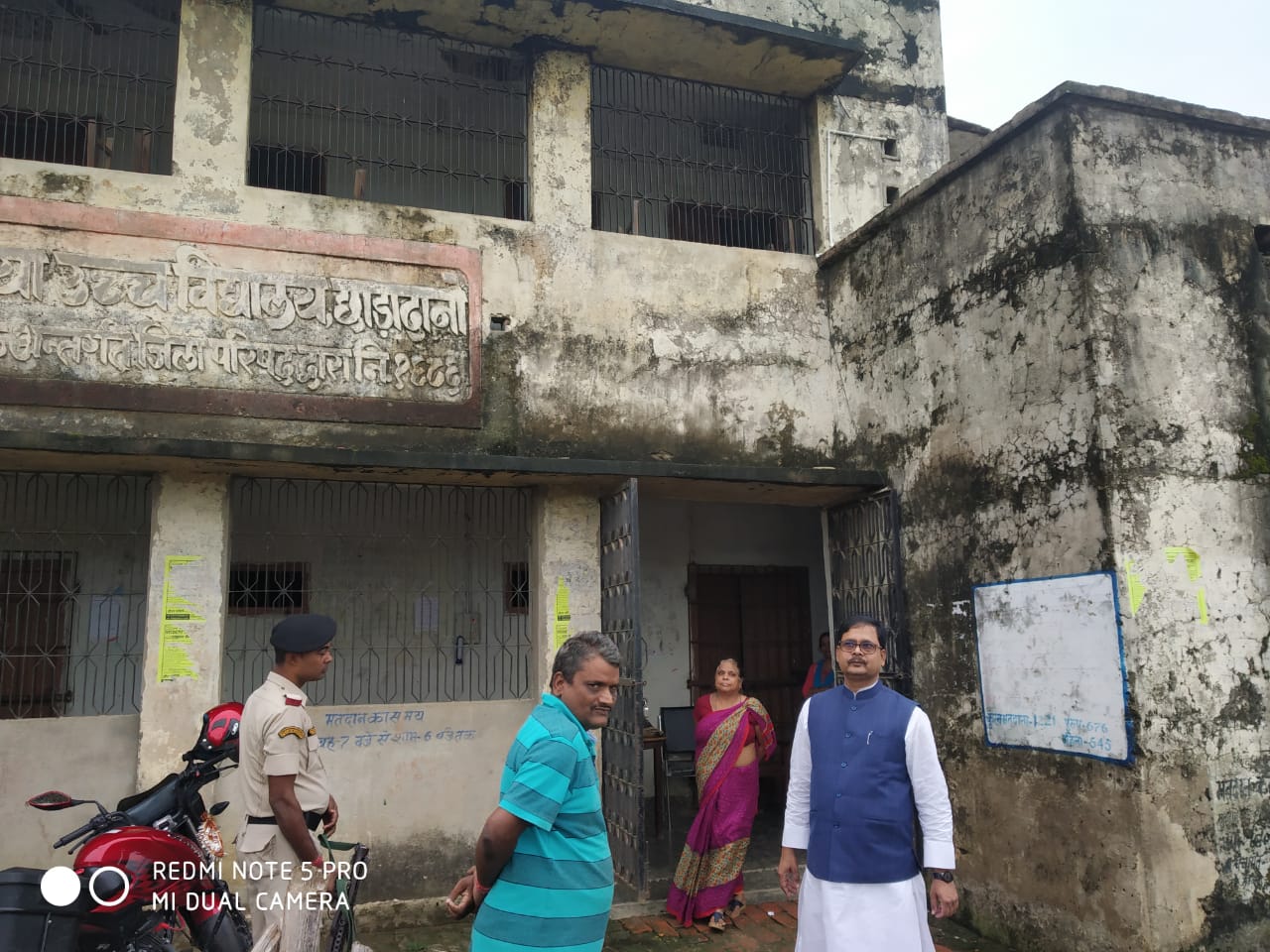 छौड़ादानों का एकडरी कन्या उच्च विद्यालय बदहाल,कभी भी हो सकता है दर्दनाक हादसा!