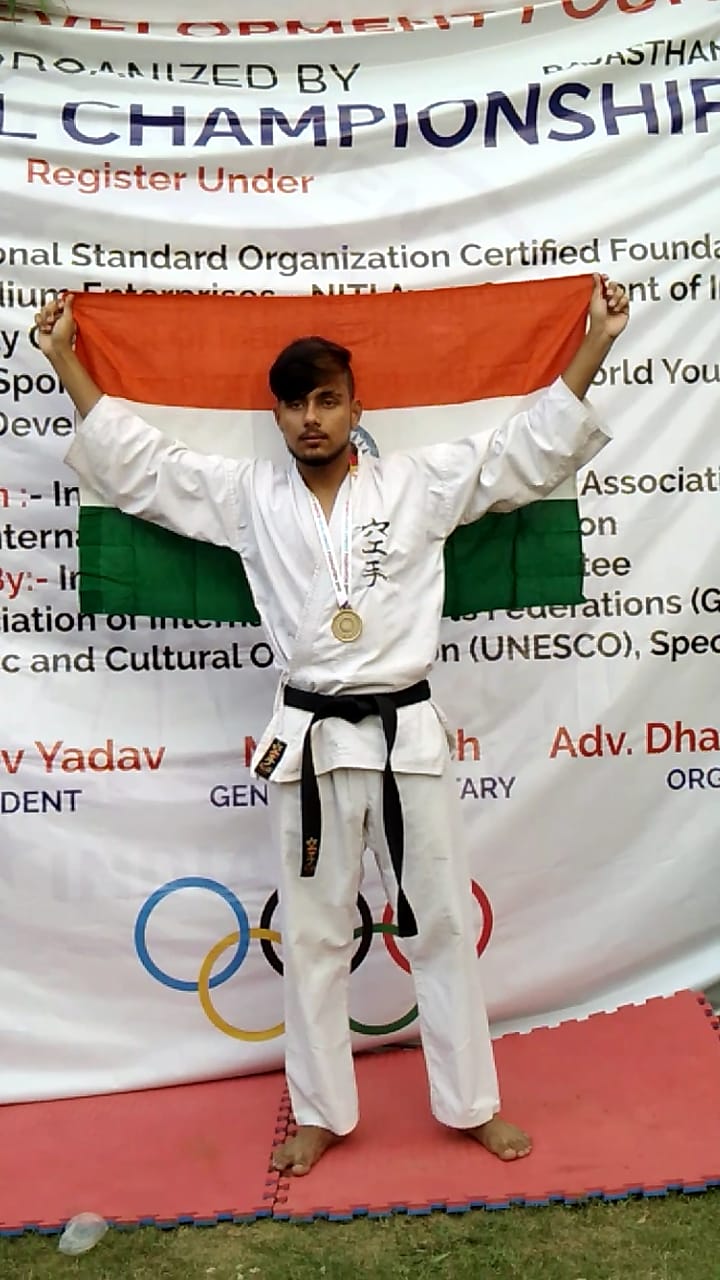 रक्सौल के गौरव सिंह ने कराटे प्रतियोगिता में सफलता का झंडा गाड़ कर बिहार का नाम किया रौशन,मिल रही बधाई!