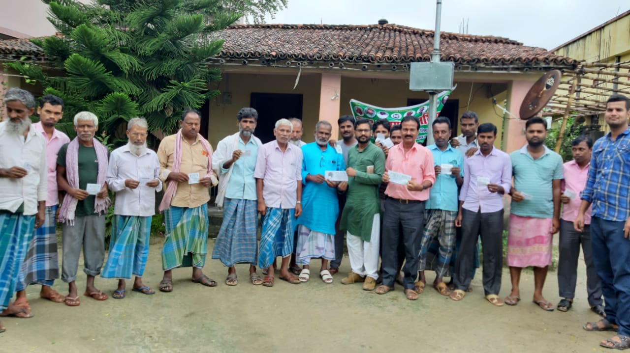 बारिश व कीचड़ के बीच भी  राजद का चलो गाँव की ओर अभियान जारी,230 लोगों ने ली सदस्यता!