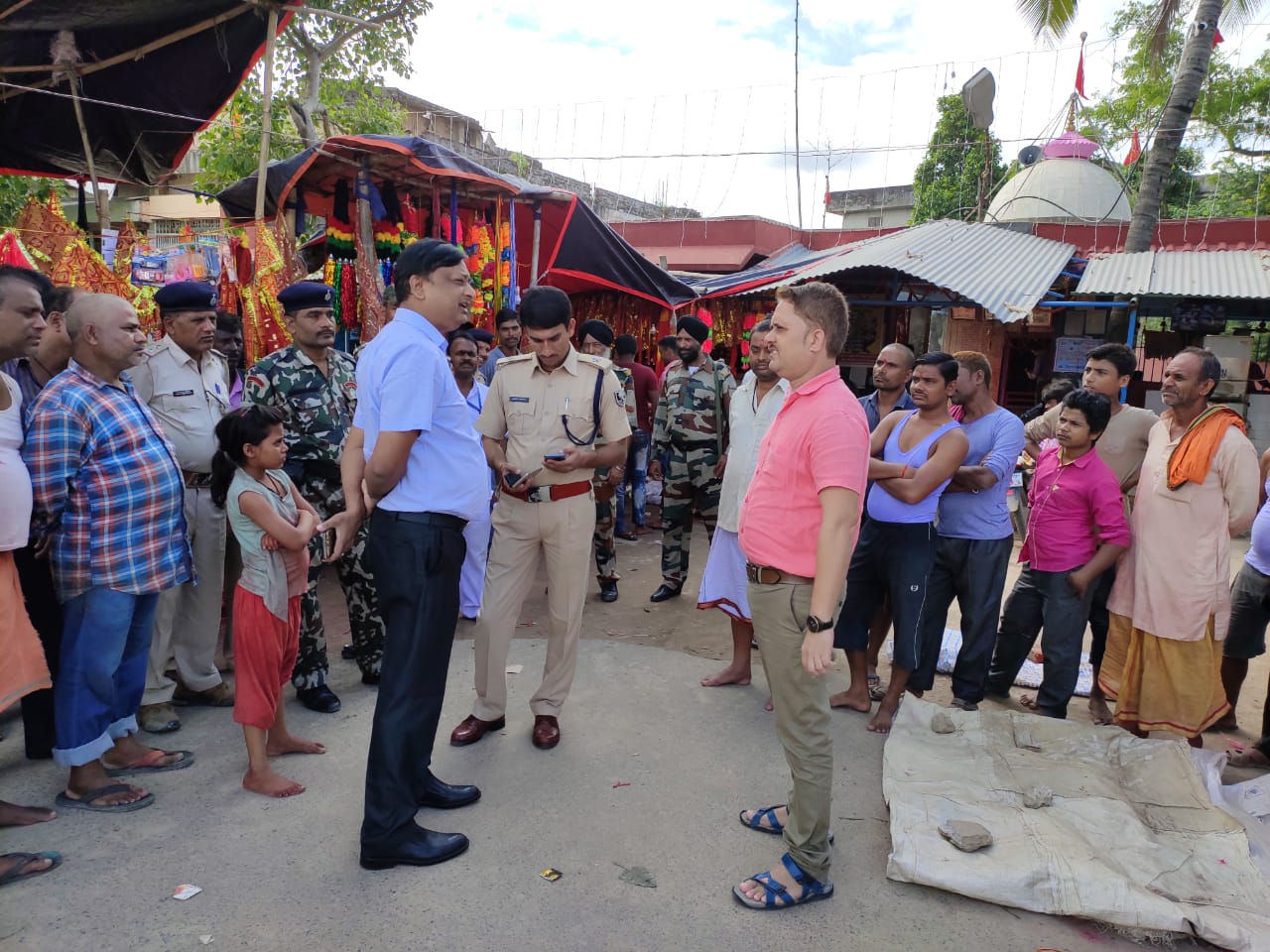 एसडीओ अमित कुमार ने  किया रक्सौल के दुर्गा पूजा के पंडालों व मंदिरों का निरीक्षण!