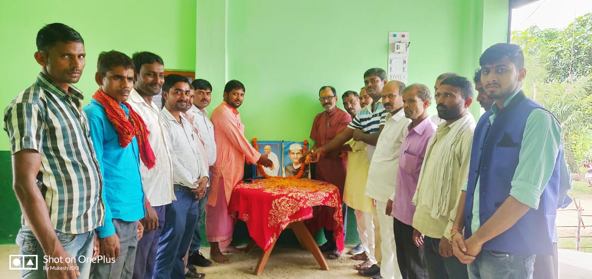 जनता दल यू द्वारा मनाया गया गांधी व शास्त्री जयंती,जिलाध्यक्ष भुवन पटेल ने किया वृक्षारोपण