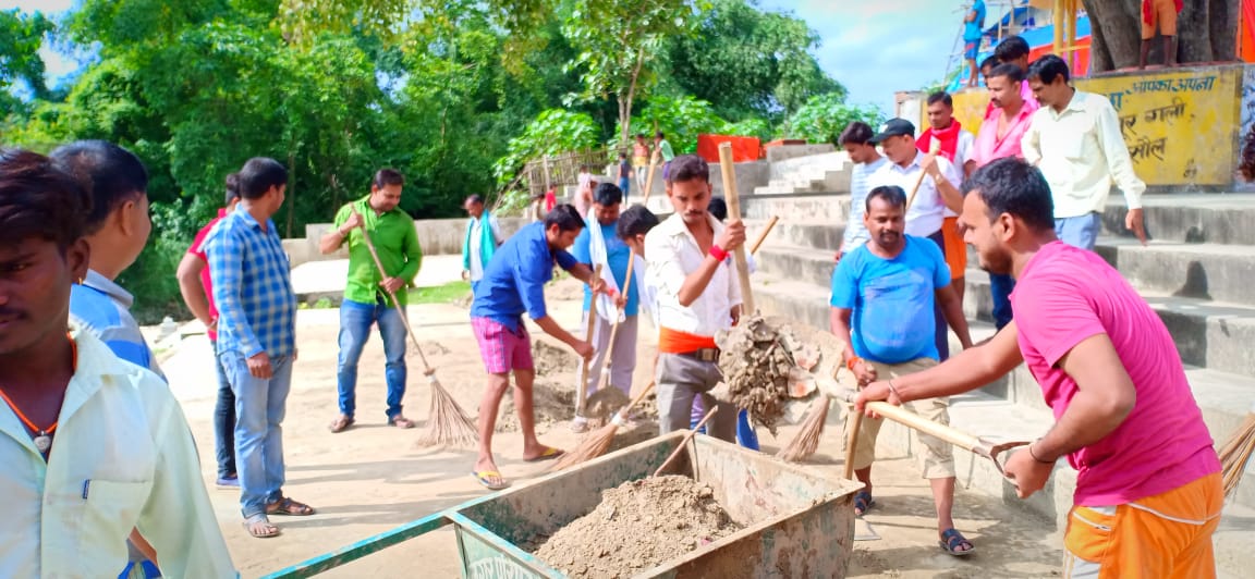 भाजयूमो ने चलाया रक्सौल के कोइरिया टोला स्थित दुर्गा पूजा पंडाल में सफाई अभियान!