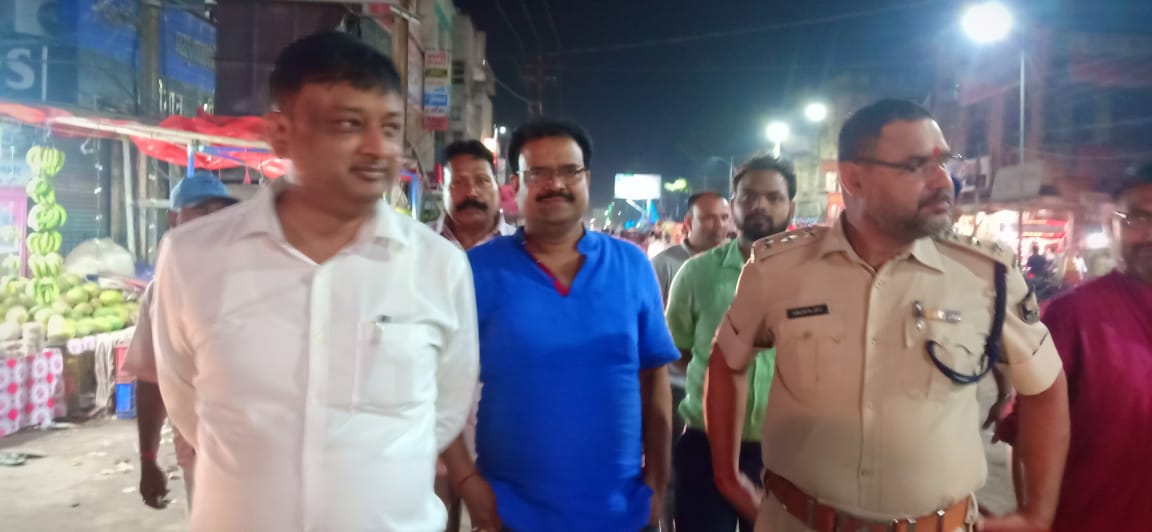 एसडीओ अमित कुमार व डीएसपी संजय झा ने रक्सौल के पूजा पंडालों का किया निरीक्षण!