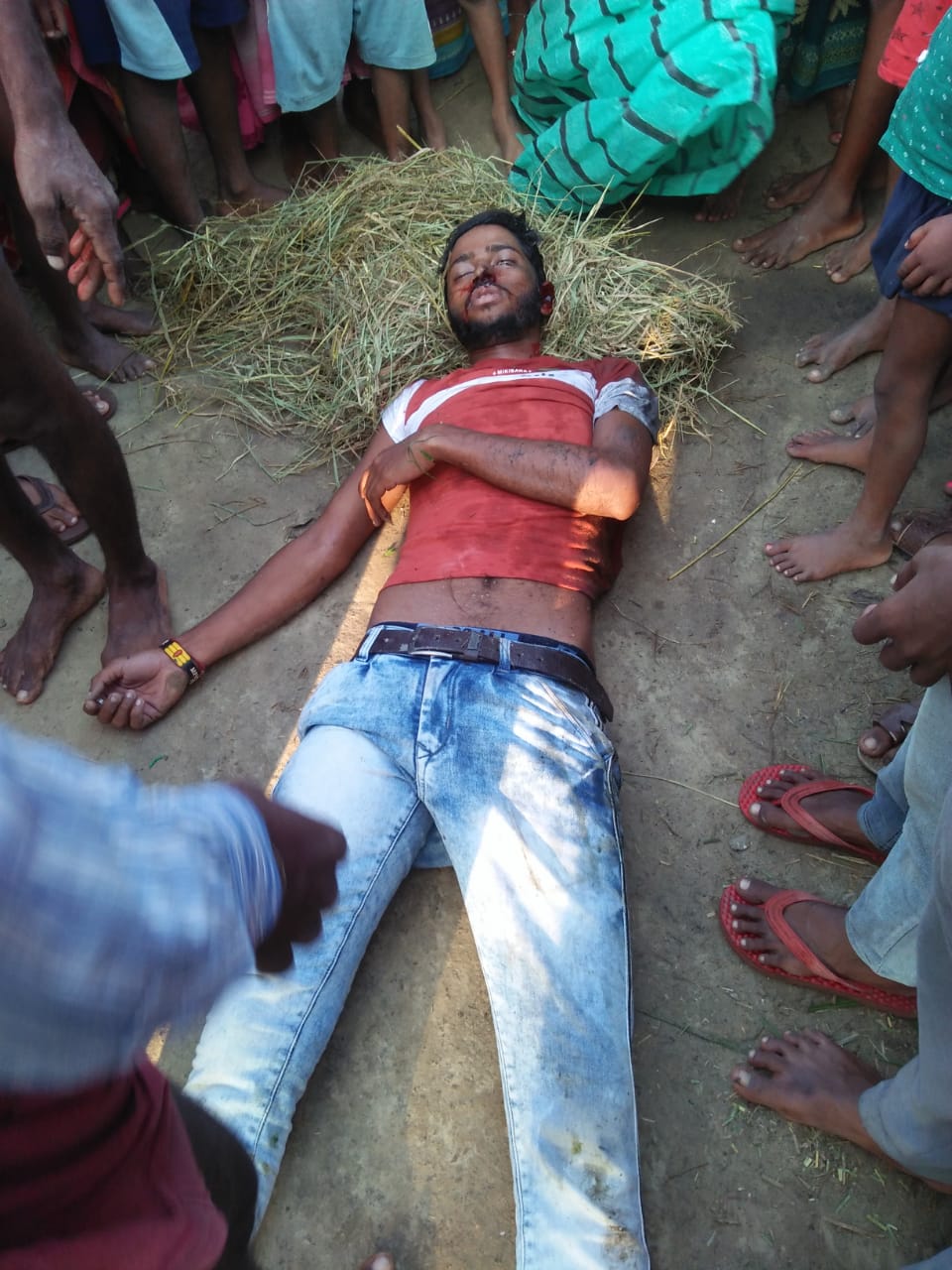 बाइक चालक ने मकान मे मार दी जोरदार टक्कर,खुद हो गया गंभीर जख्मी,मोतिहारी रेफर!