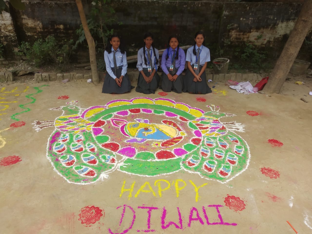 दीपावली के अवसर पर संत माइकल इंग्लिश स्कूल में स्पीच व रंगोली प्रतियोगिता आयोजित