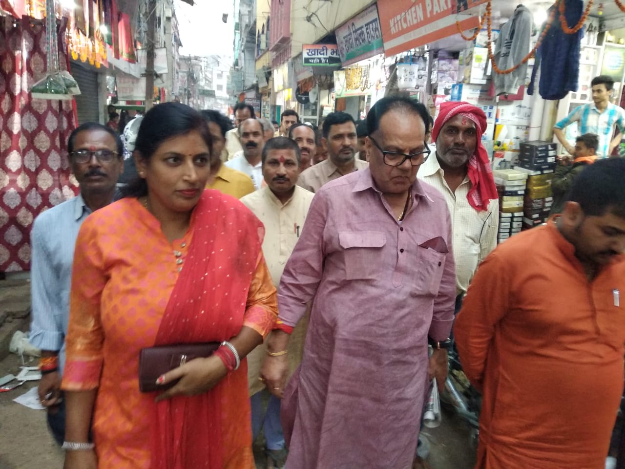 विधायक डॉ0 अजय सिंह ने किया नगर भ्रमण,व्यापारियों व आमजनों को दी शुभकामनाएं!