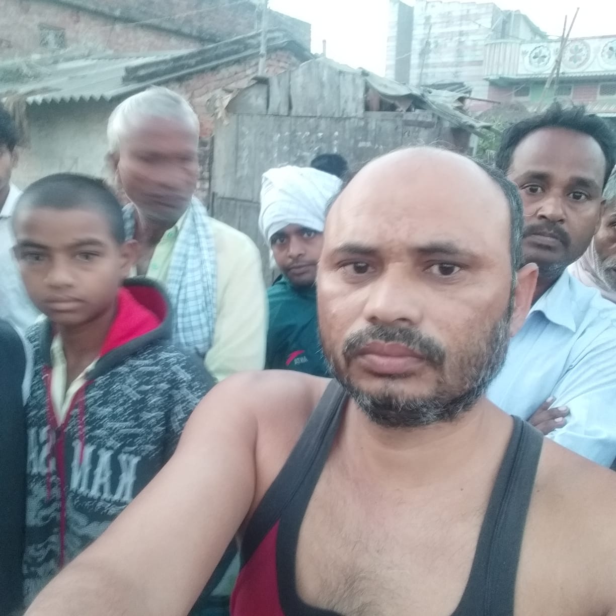 जनता दल (यू )नेता कोहिनुर आलम पर फायरिंग, बाल- बाल बचे,घटना स्थल से खोखा मिला!