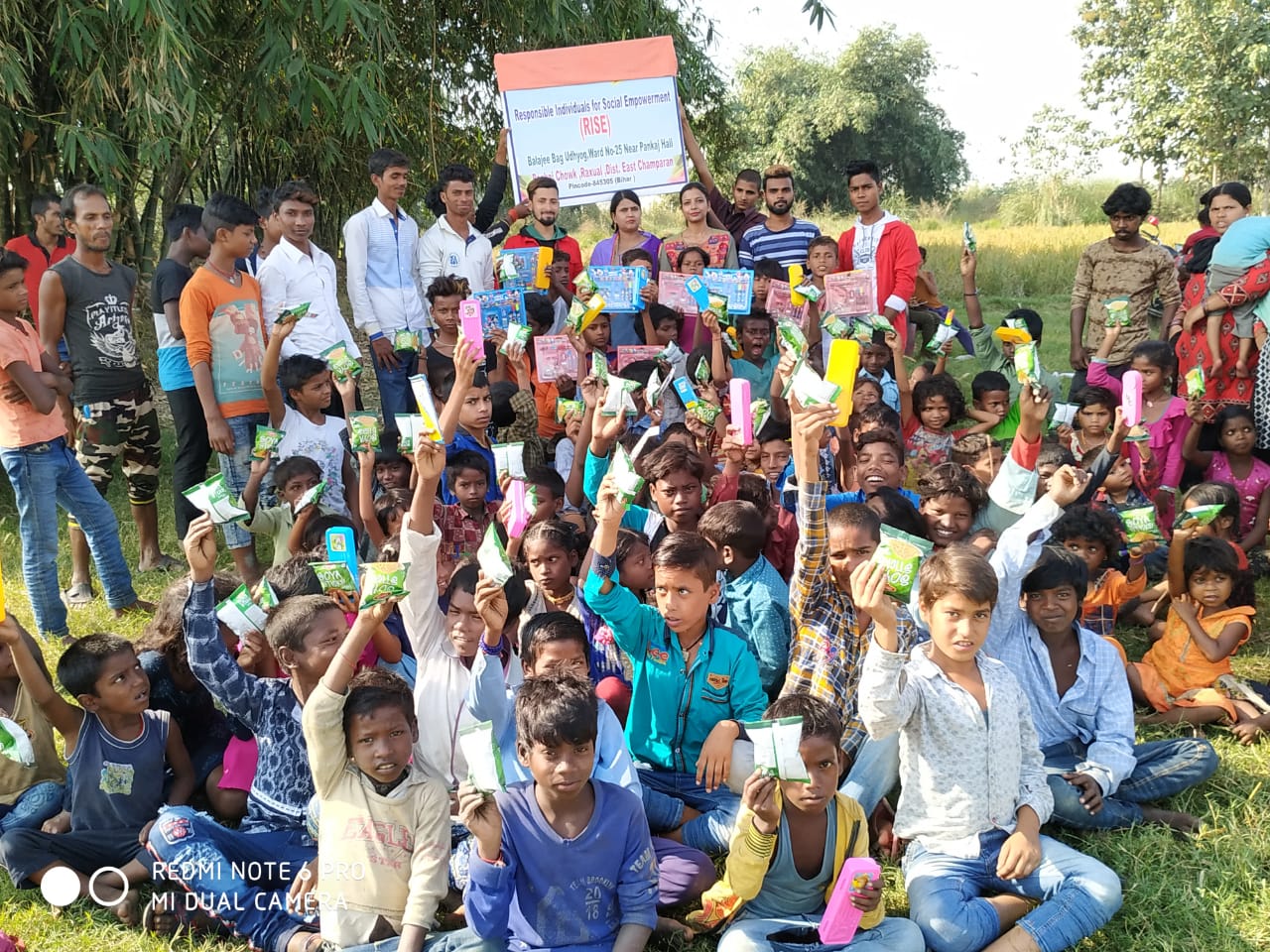 बाल दिवस पर राइज संस्था द्वारा दलित बस्ती में आयोजित किया हुआ खेल कूद प्रतियोगिता