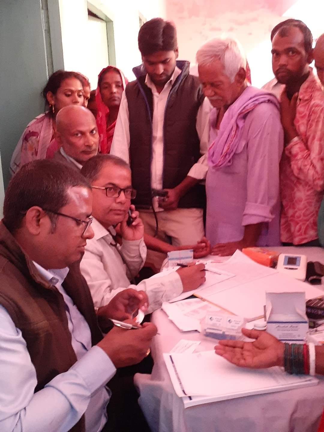 डॉ0 आरपी गुप्ता मेमोरियल ट्रस्ट के फ्री मेडिकल कैम्प में करीब 500 लोगो का उपचार !