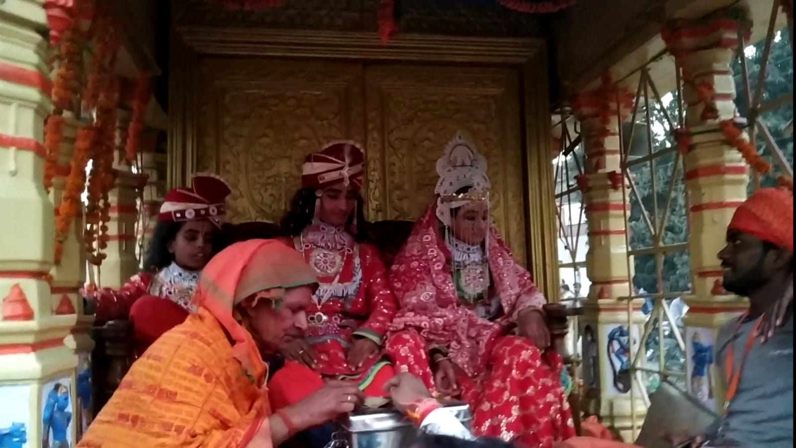 श्री राम-जानकी के लौटते बारात का रक्सौल बॉर्डर पर भव्य स्वागत,जय श्री के नारे से गुंजा वातावरण!