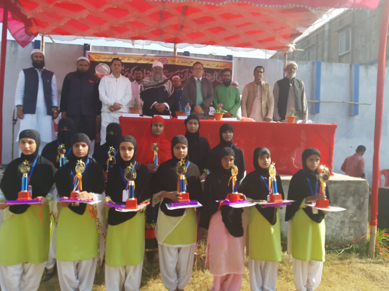 अल जमीयतुल इस्लामियां लील मुमेनात द्वारा क्विज प्रतियोगिता में सफल प्रतिभागी सम्मानित!