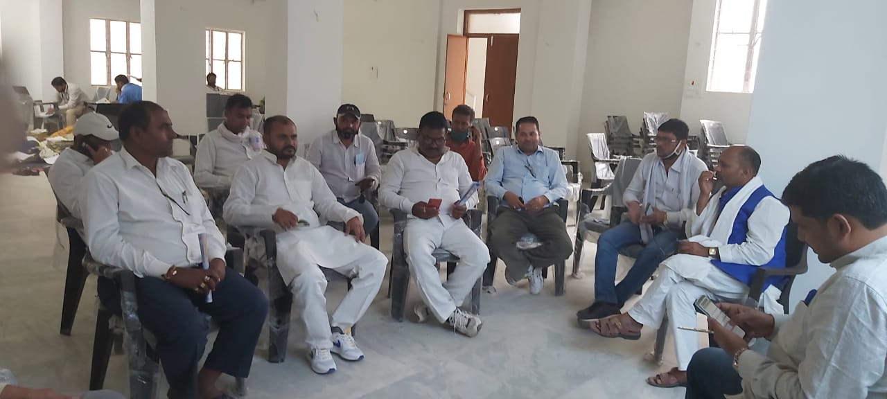 राशन डीलरों द्वारा प्रति यूनिट 500 ग्राम कम अनाज देने पर आदापुर मुखिया संघ नाराज!