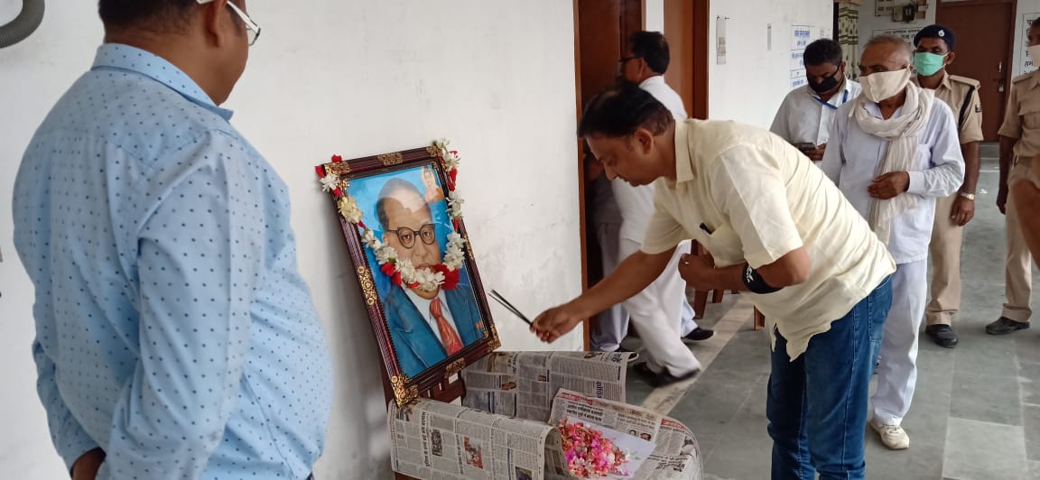 रक्सौल में जयंती पर याद किये गए डॉ0 अम्बेडकर:एसडीओ अमित ने आदर्शों को अपनाने पर दिया बल!