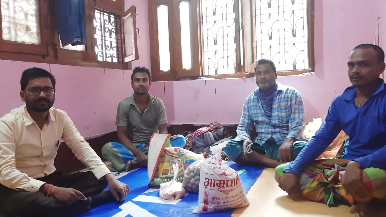 मुर्शीदा बाद एमपी के पहल पर रक्सौल में मजदूरों को ट्रस्ट ने दी मदद
