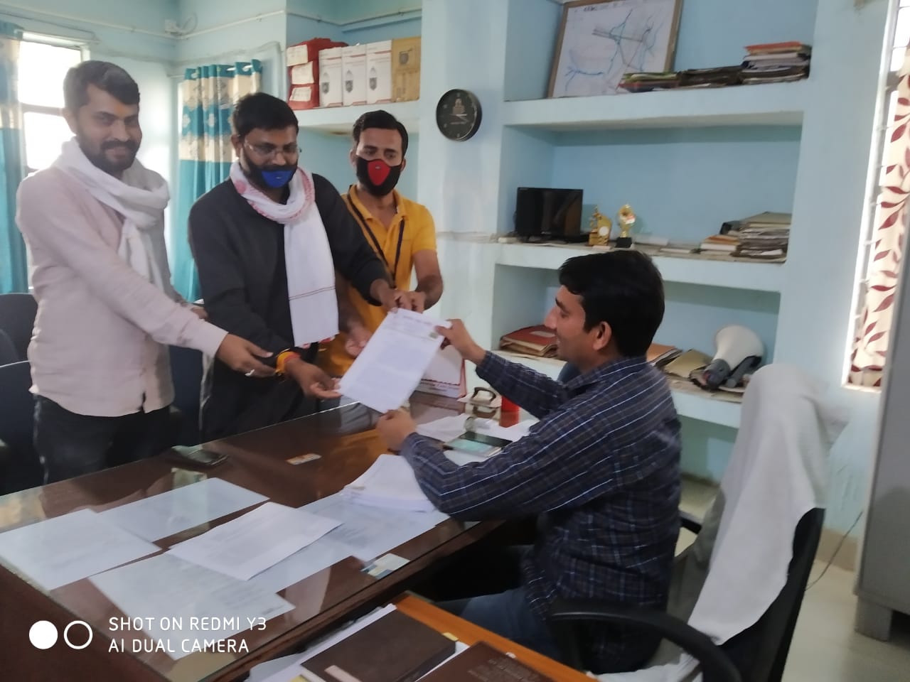 युवा कांग्रेस ने अनर्व गोस्वामी के खिलाफ प्राथमिक दर्ज करने के लिए रक्सौल थाना में दिया आवेदन!