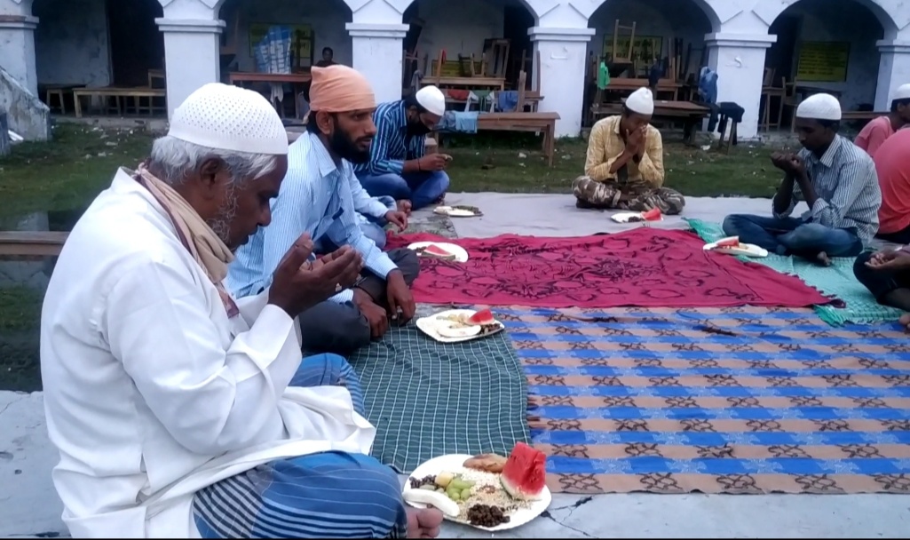 कोरोना आपदा राहत केंद्र:रोजेदारों ने मांगी दुआ-‘दुनियाँ से खत्म हो कोरोना का कहर’!