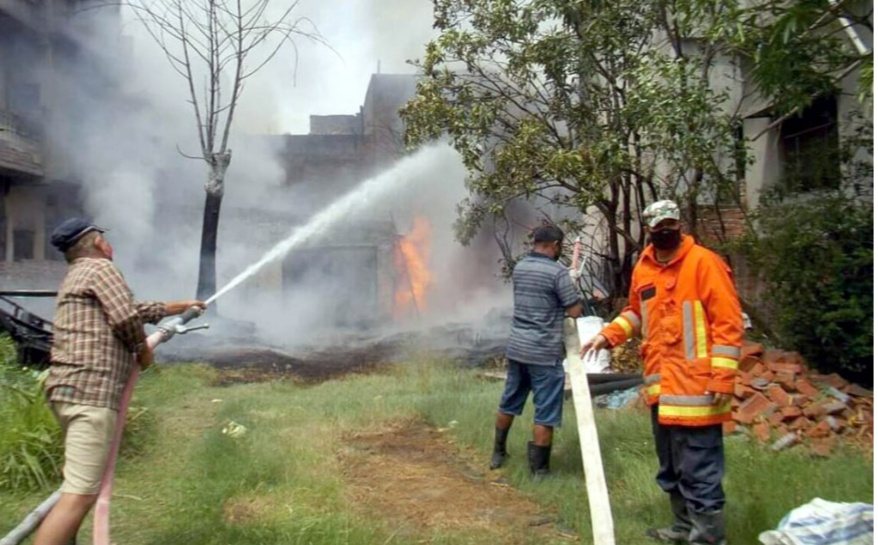 लॉक डाउन में बीरगंज के पाइप फैक्ट्री में हुई आगलगी से मची अफरा -तफरी ,लाखों की क्षति!