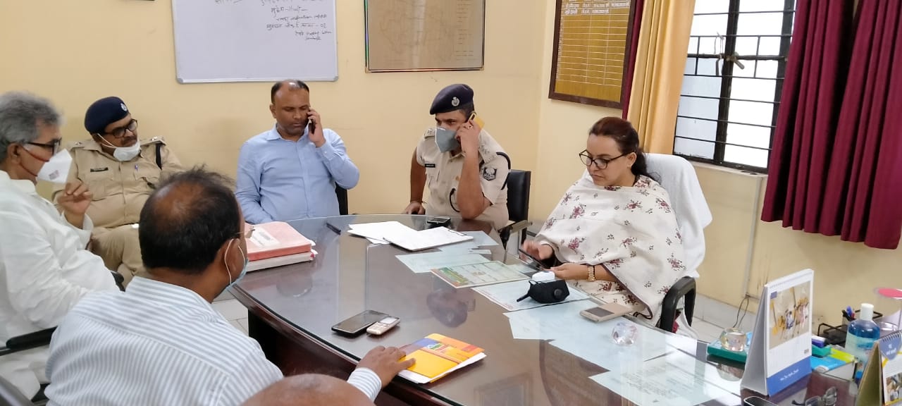 कार्यभार संभालने के बाद रक्सौल एसडीओ सुश्री आरती ने किया पुलिस-प्रशासनिक  अधिकारियों के साथ पहली बैठक!