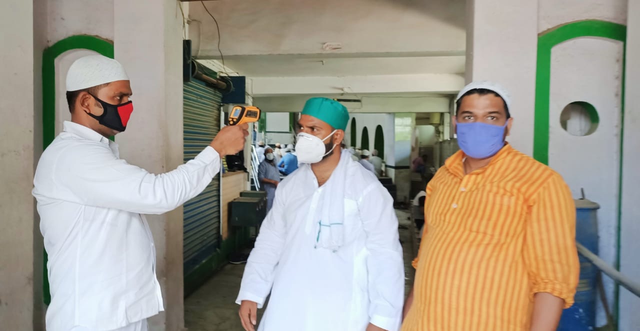 लॉक डाउन खत्म होने के बाद मस्जिद में अदा की गई जुम्मे की नमाज़!