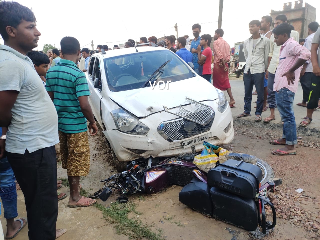 अनियंत्रित कार ने दो बाइक में मारी टक्कर,बैंक प्रबंधक समेत दो जख्मी, कार चालक पुलिस नियंत्रण में!