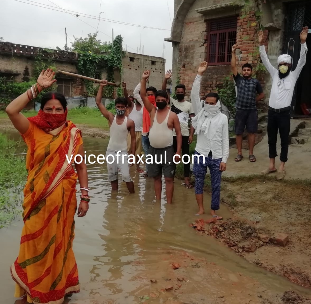 स्वच्छ रक्सौल संस्था द्वारा आंदोलन के दूसरे दिन चलाया गया ‘कुदाल उठाओ अभियान’,विरोध प्रदर्शन भी !