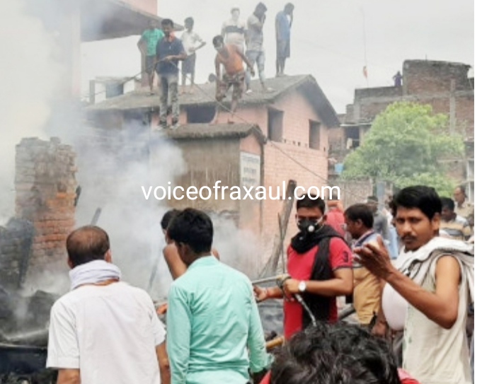 रामगढ़वा के मलाही टोला में हुई आगलगी ,दमकल के पहुंचने से पहले ही चार घर समेत लाखों की सम्पति राख