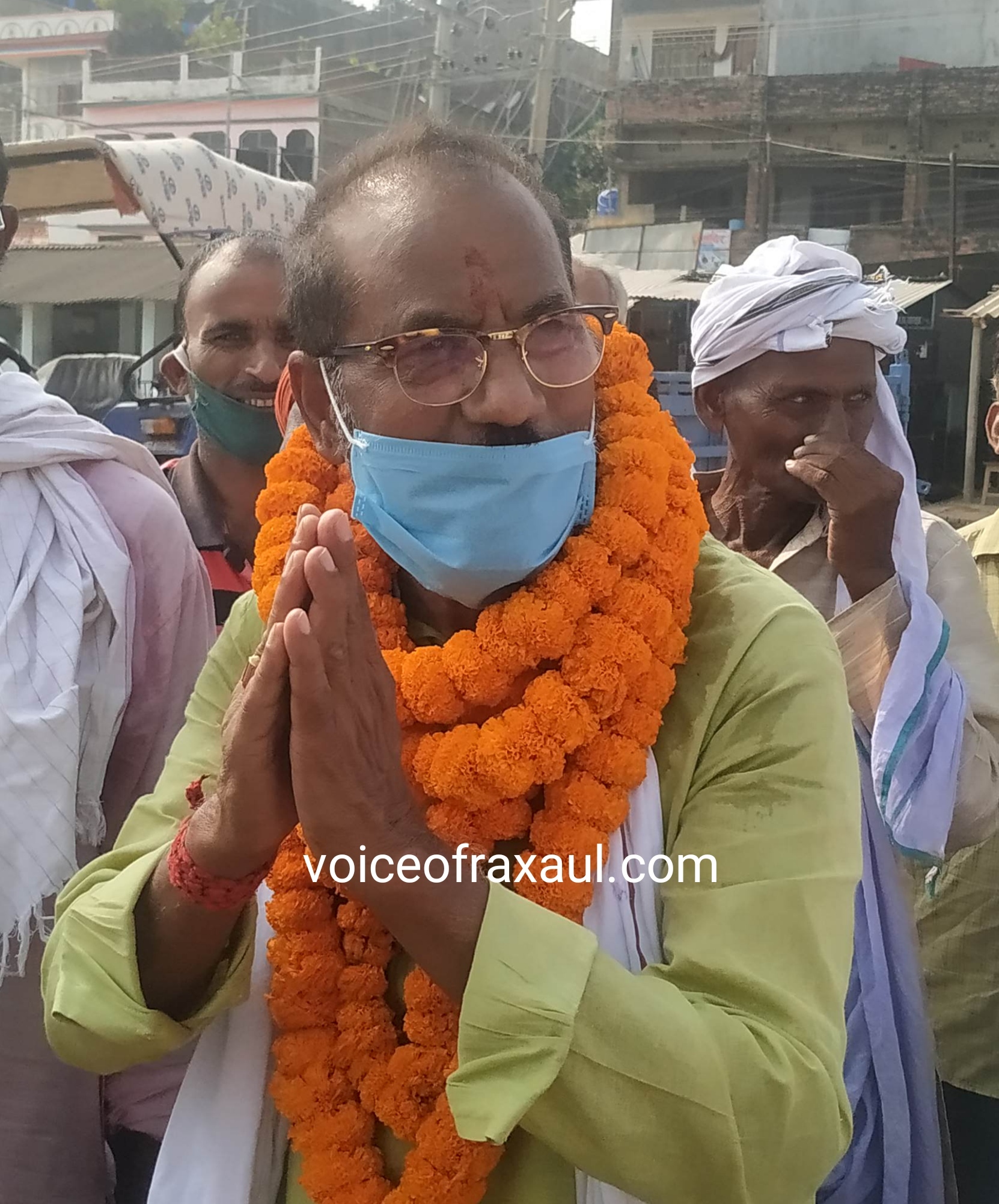पूर्व मंत्री ब्रज बिहारी प्रसाद के अनुज व रमा देवी के देवर श्याम बिहारी प्रसाद ने नरकटिया विधान सभा से जद यू उम्मीदवार के तौर दिया नामांकन