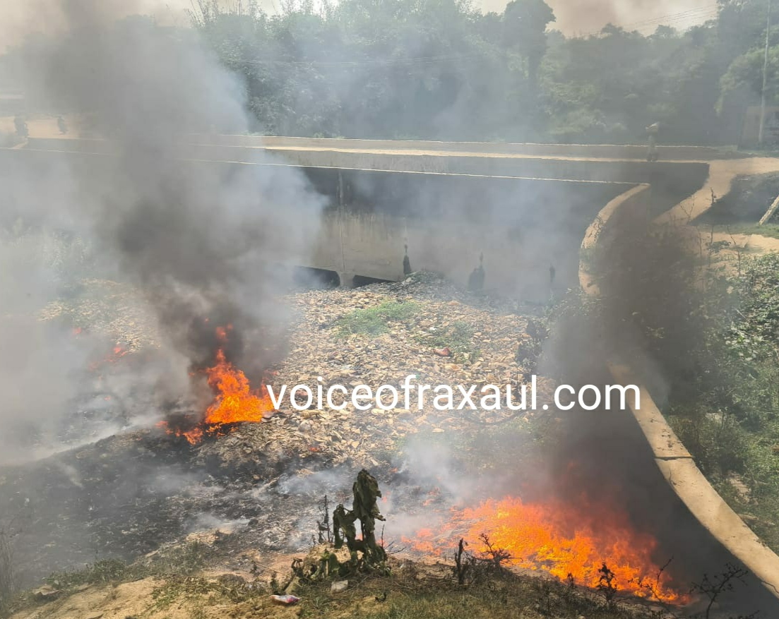 रक्सौल की सरिसवा नदी से उठती आग की लपटों से मची अफ़रा तफरी,नदी संरक्षण मुद्दे पर फिर खड़े हुए सवाल!