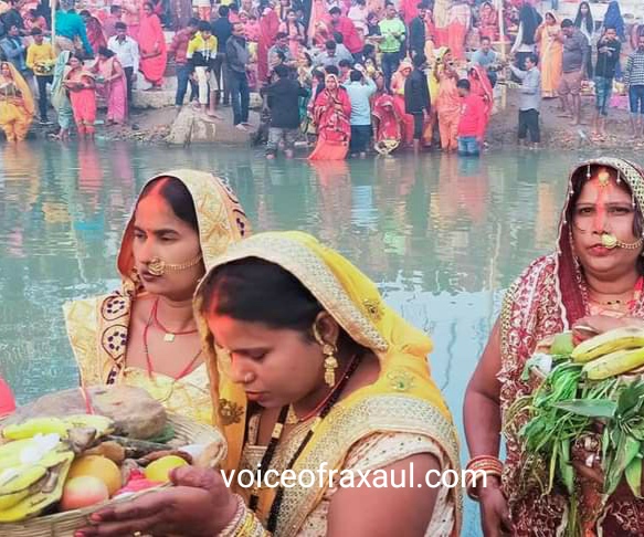 उदीयमान सूर्य को अर्ध्य के साथ छठ पर्व सम्पन्न,घरों पर भी हुई छठ पूजा!