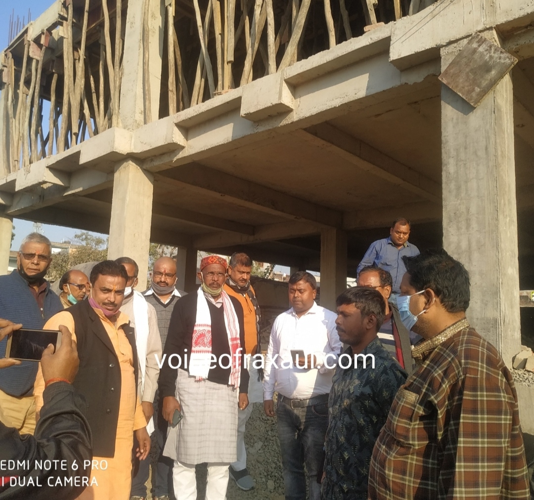 विधायक प्रमोद सिन्हा ने किया निर्माणाधीन अनुमंडलीय अस्पताल का निरीक्षण,कहा-100 बेड का बनेगा अस्पताल!