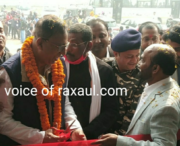 सांसद डॉ0 संजय,विधायक प्रमोद सिन्हा व कमांडेंट ने रक्सौल स्थित वाईएस बजाज शो रूम का किया सँयुक्त रूप से उद्घाटन!