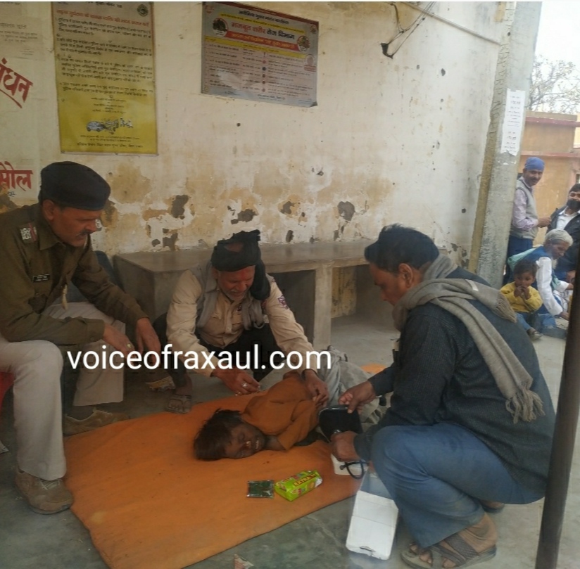 कराह रही मानवता:पीएचसी में तड़पता रहा पुलिस द्वारा लाया गया मरीज,सड़क पर पड़ी बुढ़िया मांग रही मौत!