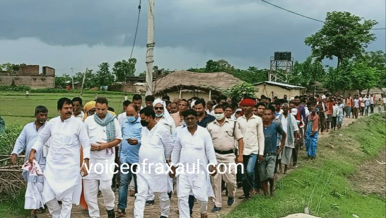 दो गाँव के ग्रामीणों के बीच उतपन्न विवाद को विधायक व पन्चो ने सुलझाया!