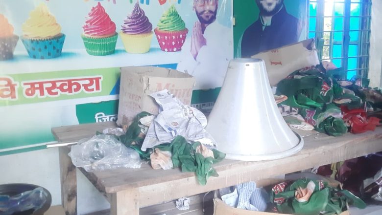 राजद कार्यालय में चोरी के बाद चोर छोड़ गए दारू की बोतल,पुलिस ने शुरू की जांच !