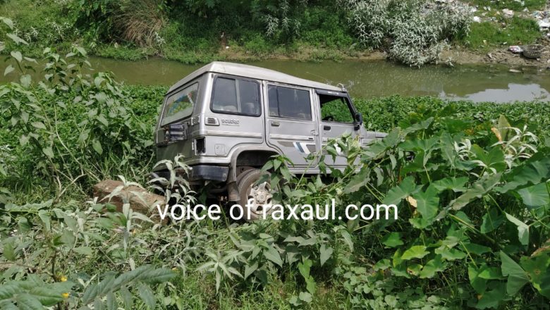 सिंगल सड़क के कारण घोड़ासहन नहर केनाल सडक पर बढ़ रही दुर्घटना,अनियंत्रित बलेरो नहर में गिरी