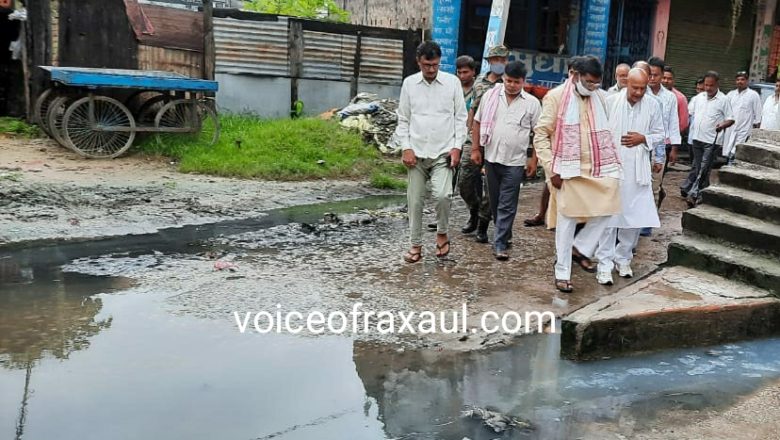 विधायक प्रमोद सिन्हा ने पार्षदों के साथ नगर परिषद के वार्डो का किया औचक निरीक्षण,दिये कई निर्देश