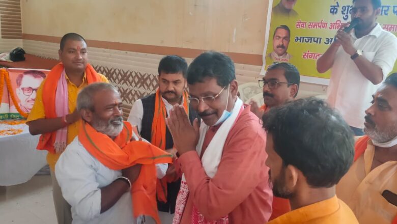 समर्पण दिवस पर आयोजित समारोह में विधायक प्रमोद सिन्हा ने किया श्रमिकों को सम्मानित
