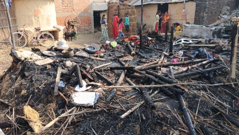 रामगढ़वा के मंगलपुर पटनी पंचायत के बाड़ी मिश्रौलिया गांव में आग लगने से दो घर जल कर राख: लाखों की हुई क्षति