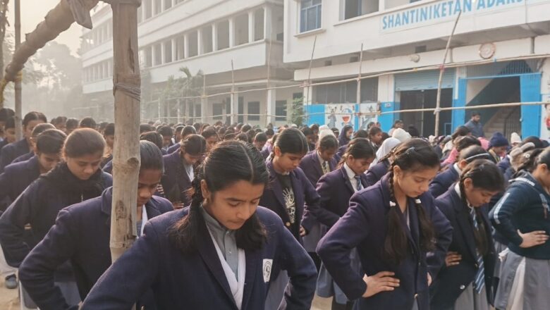 मृत्युपरांत एसएसबी जवान आदित्य राज को एसएवी स्कूल में दी गई श्रद्धांजलि,गमगीन हो गया माहौल!