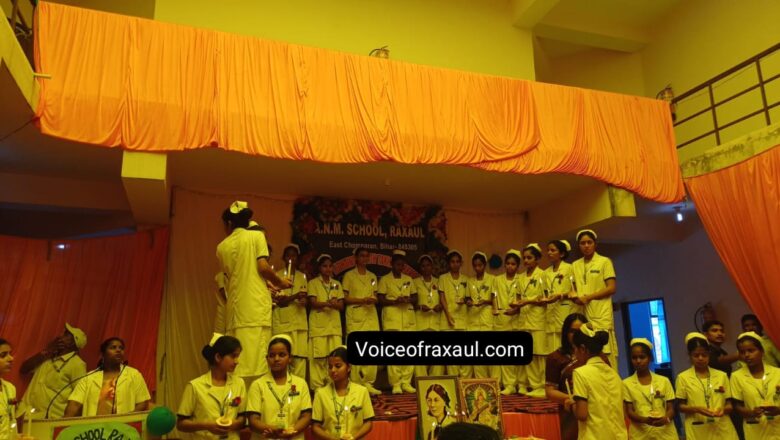 रक्सौल एएनएम स्कूल में शपथ ग्रहण समारोह आयोजित:सिविल सर्जन रवि भूषण श्रीवास्तव ने नर्सिंग छात्राओं को दिए कई टिप्स!