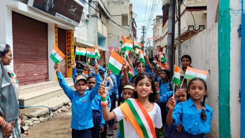 धूम धाम से मना स्वतंत्रता दिवस: रक्सौल में सरकारी संस्थानों में फहराया गया तिरंगा, वीर शहीदों को किया गया याद!