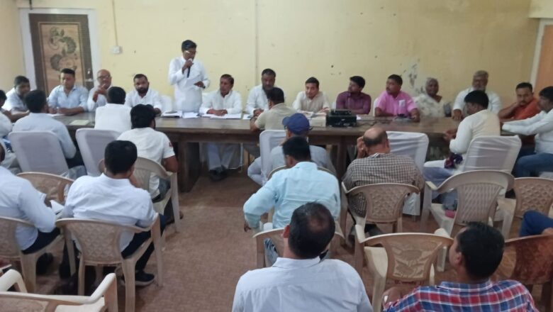 रक्सौल:प्रखंड बीस सूत्री की बैठक में विकास योजनाओं की समीक्षा अधिकारियों के अनुपस्थित रहने पर जताई गई नाराजगी!