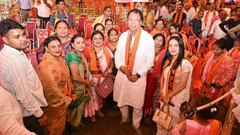 ‘हचाड़’ में हुआ एनडीए कार्यकर्ता सम्मेलन,नहीं पहुंचे पूर्व केंद्रीय मंत्री राम कृपाल यादव,सांसद डा.संजय जायसवाल को बदलना पड़ा कुर्ता- पैजामा!