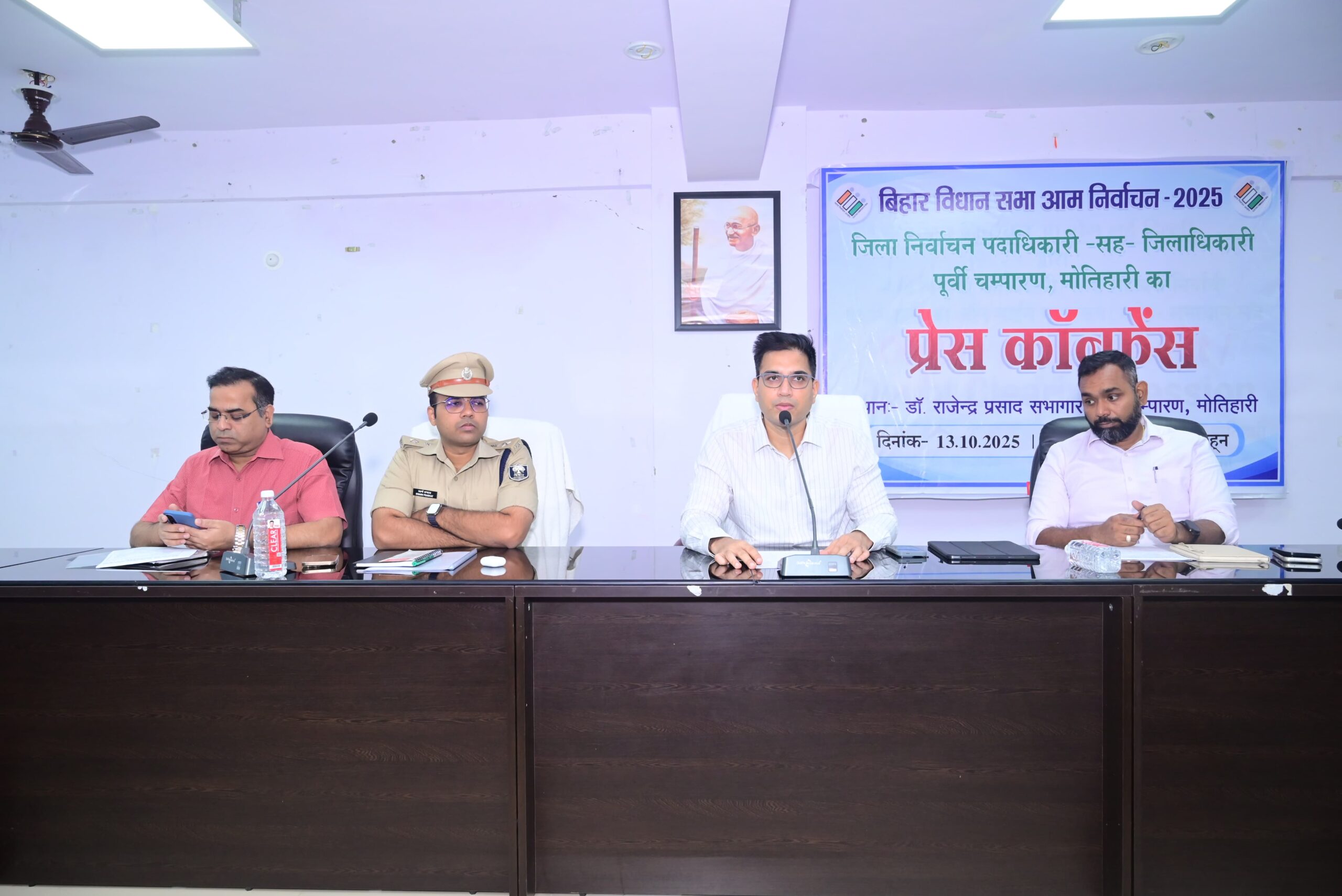 द्वितीय चरण की अधिसूचना जारी होते हीं पूर्वी चंपारण में नामांकन की प्रक्रिया हुई प्रारंभ,पहले दिन नहीं हुआ एक भी नामांकन ,जानिए क्या कहा डीएम -एसपी ने